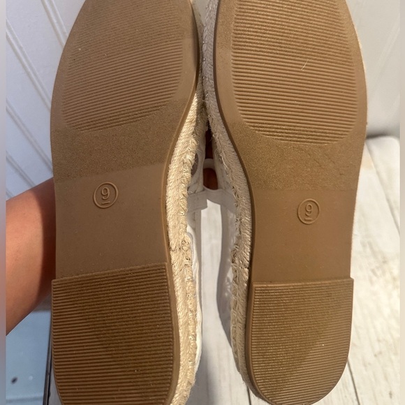 Universal Thread Women’s Size 9 White Lace Floral Espadrille Flats Mary Jane - Picture 7 of 11